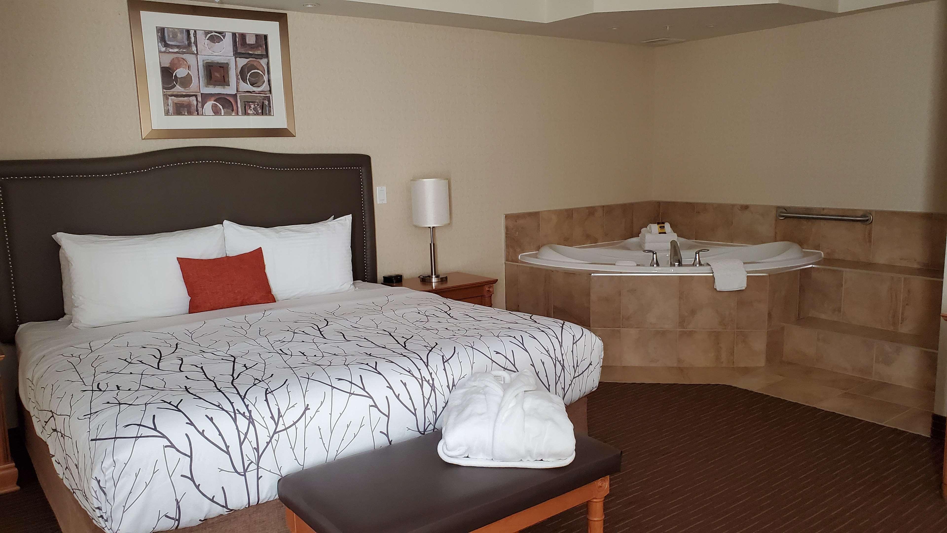 Best Western Plus Waterloo Exterior photo