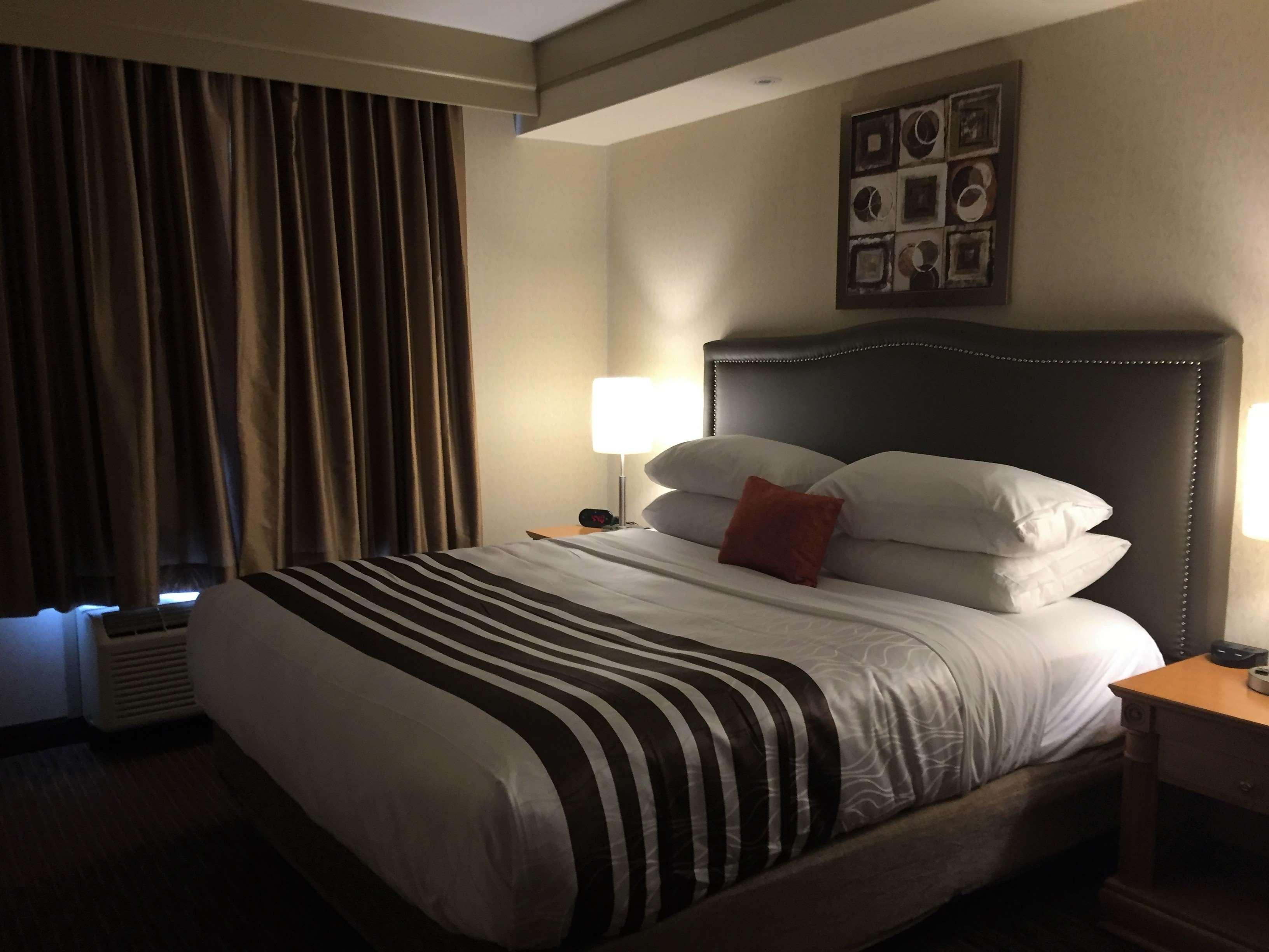 Best Western Plus Waterloo Exterior photo