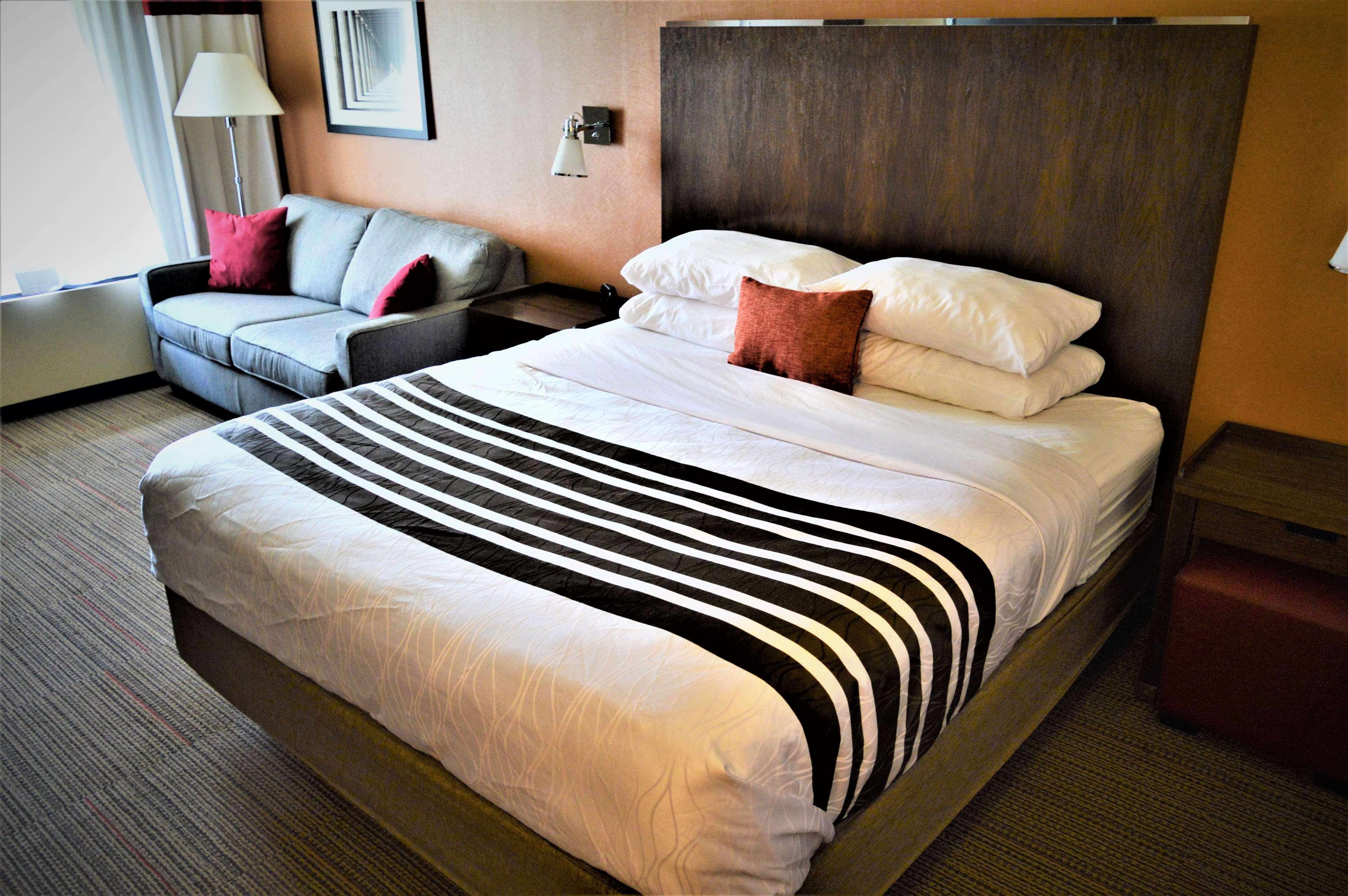 Best Western Plus Waterloo Exterior photo