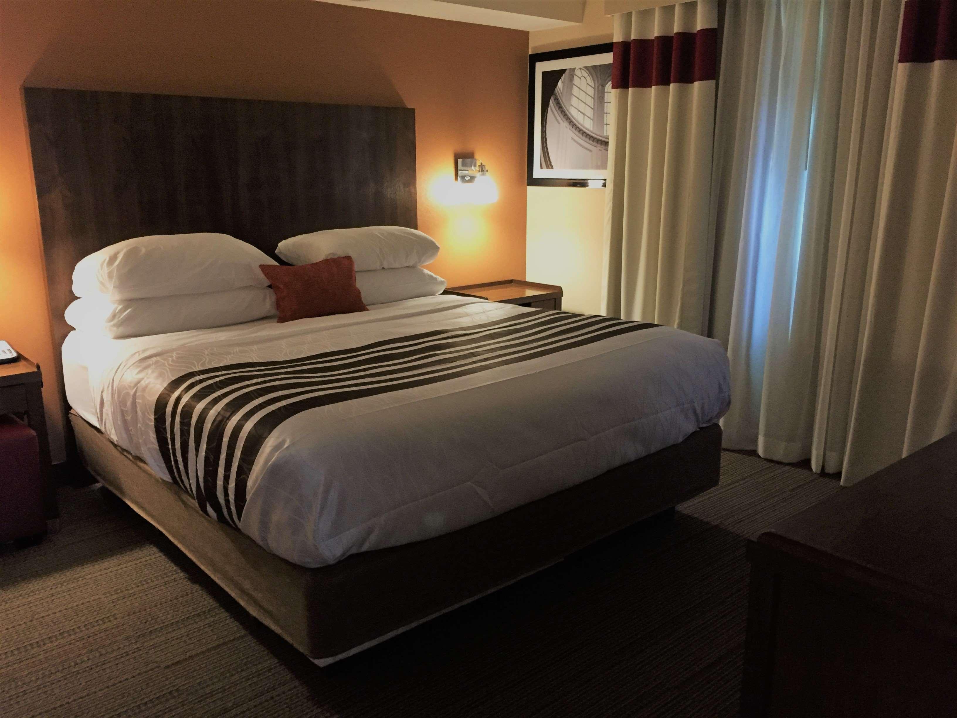 Best Western Plus Waterloo Exterior photo