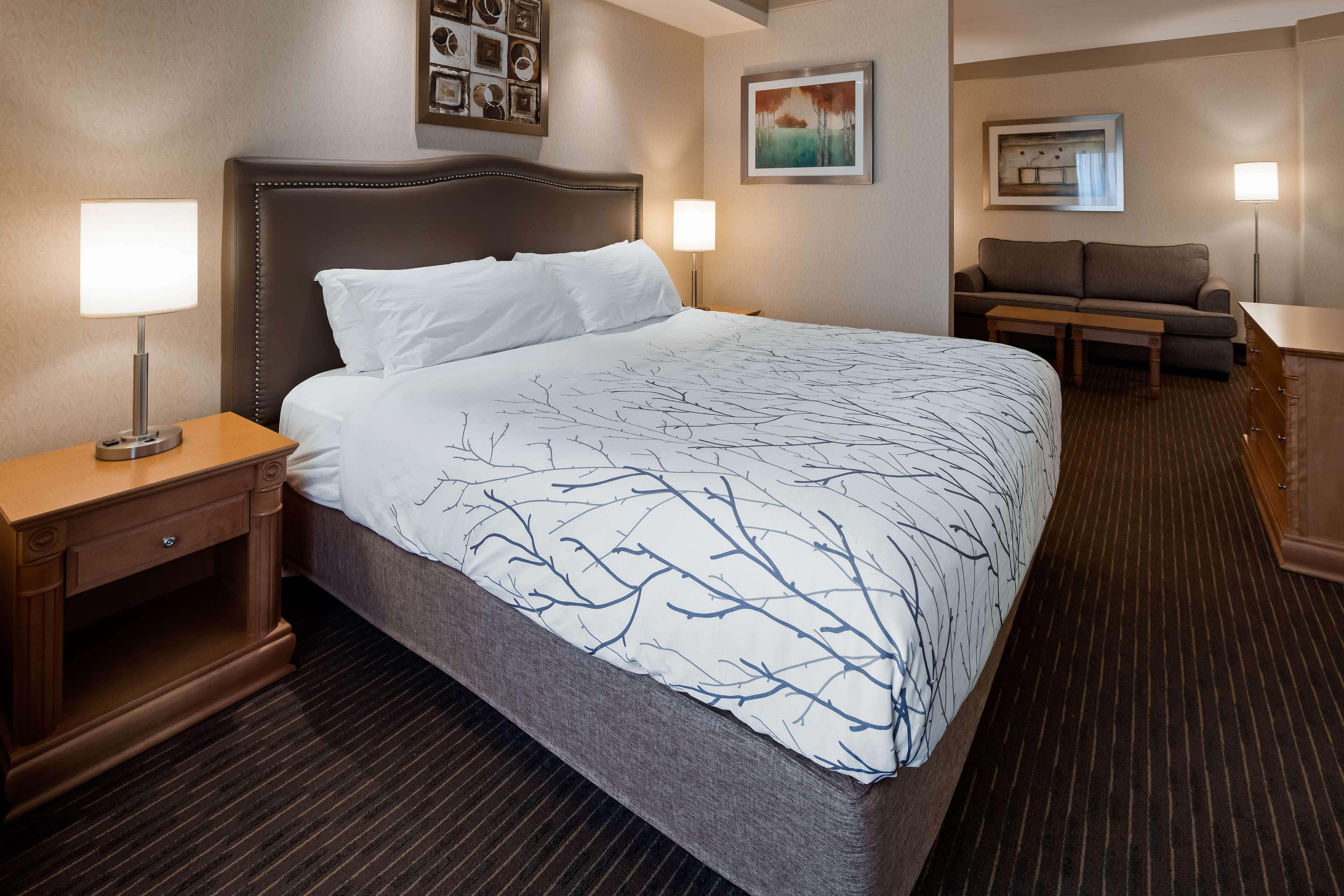 Best Western Plus Waterloo Exterior photo