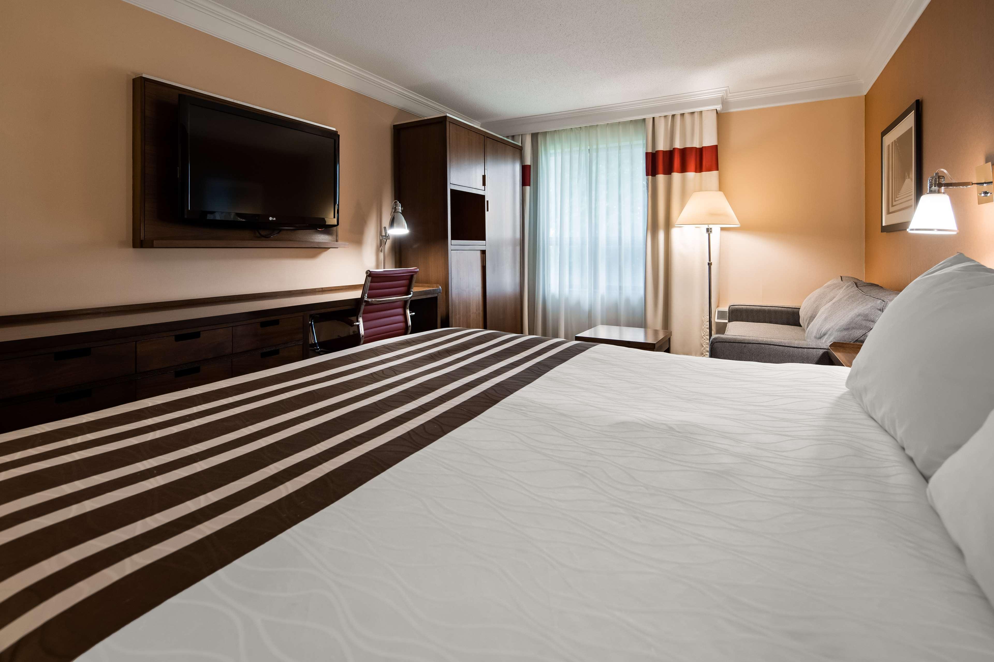 Best Western Plus Waterloo Exterior photo